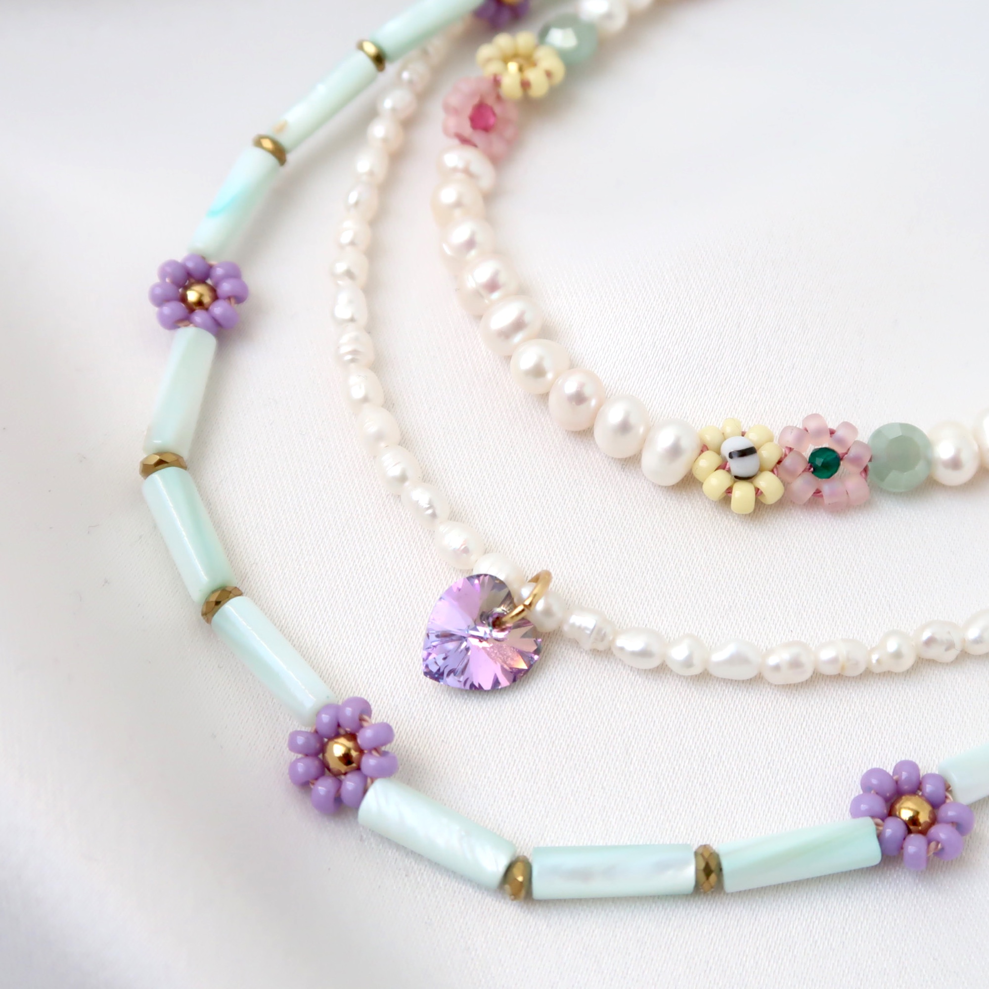 LOVEissue_necklace_daisy_purple_shell_mint