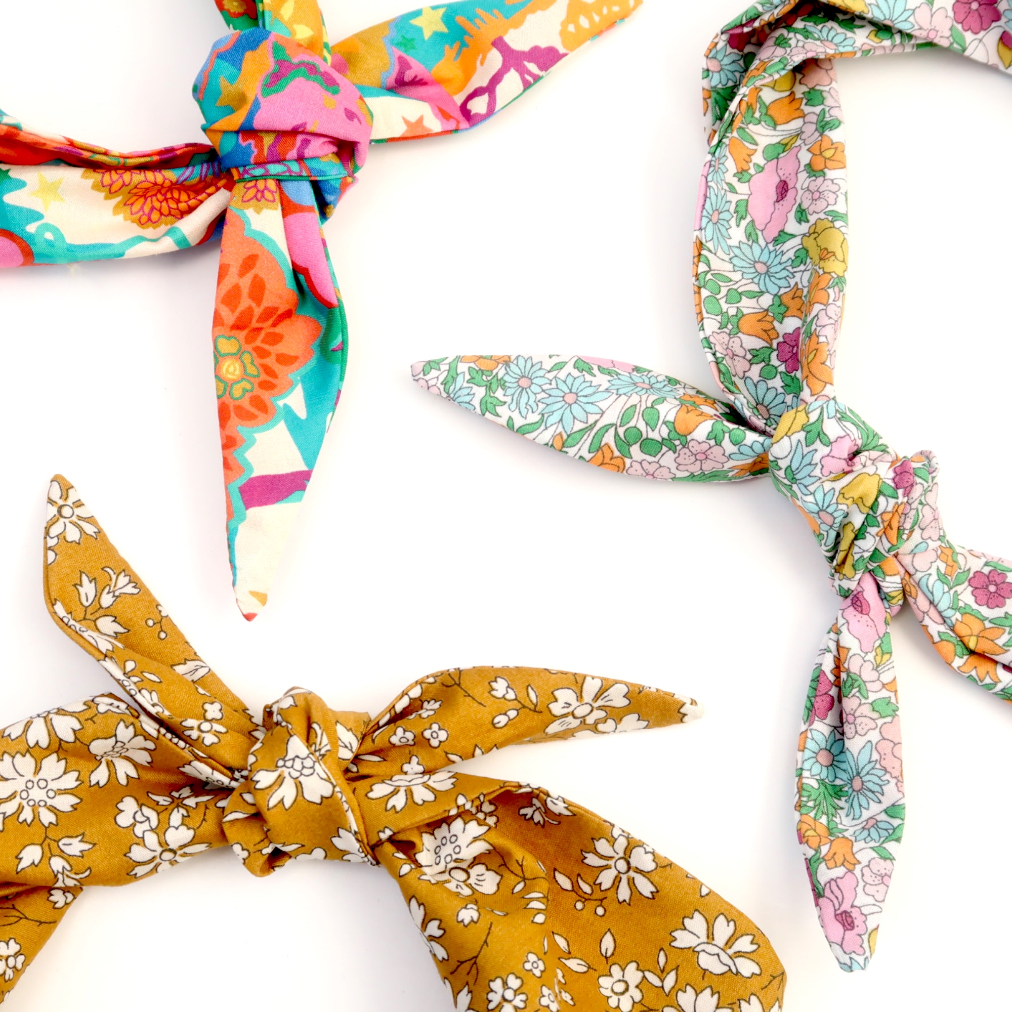 LOVEissue_twilly_scarf_oker_flowers